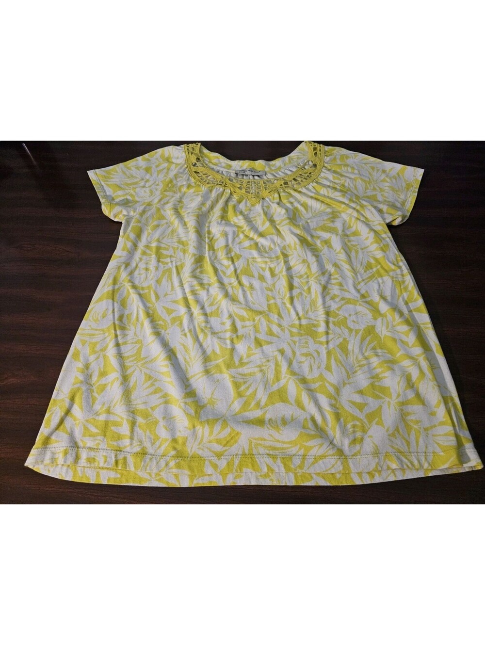 Jones New York Sport Womens Yellow Floral top Crochet neck Short Sleeve Cotton M